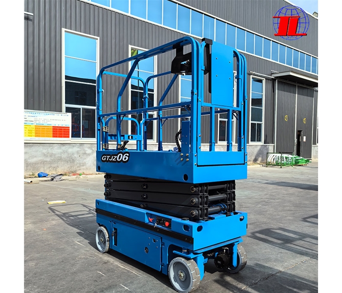 Self propelled lifting platform